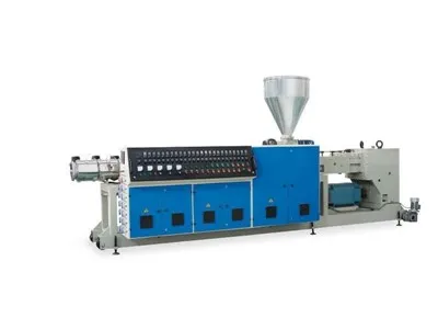 Extruder cu două șuruburi contrarotative paralele